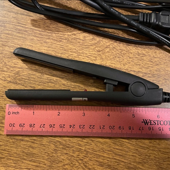 Mini Flat Iron.  Perfect for travel/ touch ups on the go - Picture 4 of 5